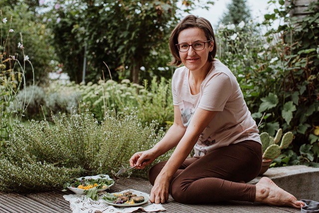 Užitne rastline travnikov s Katjo Rebolj
