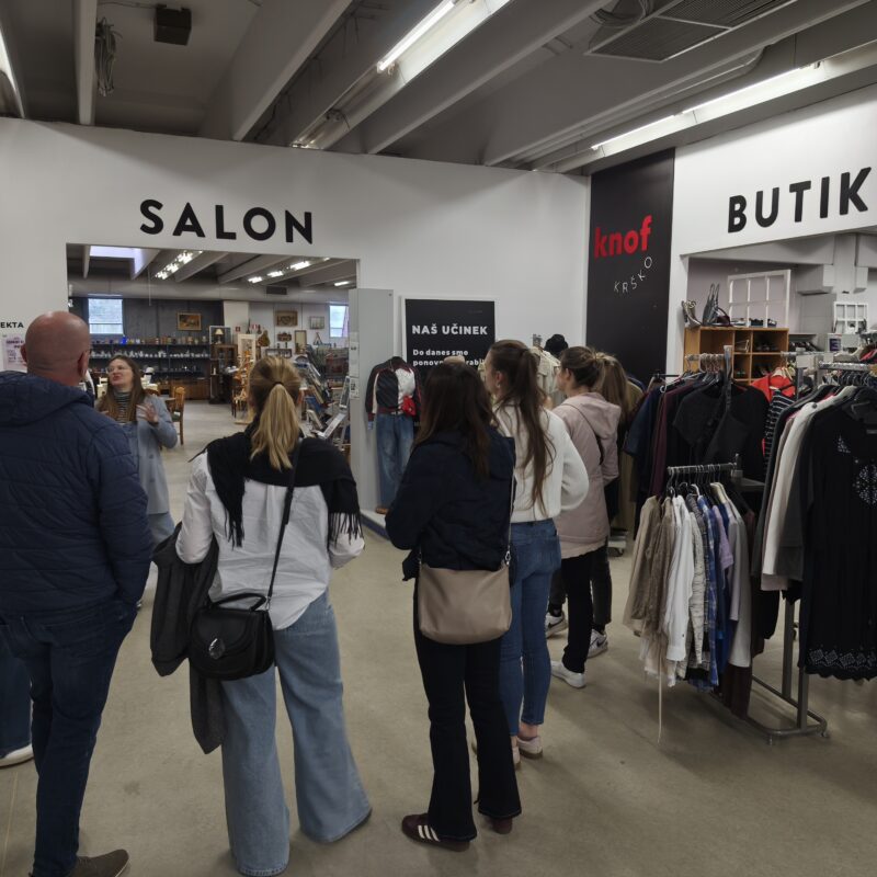 Od odpadka do rešitve – od tekstila do pohištva: kako KNOF na 3.000 m² ustvarja nove zgodbe